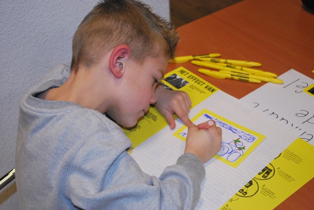 kinderen tekenen eigen wenskaart
