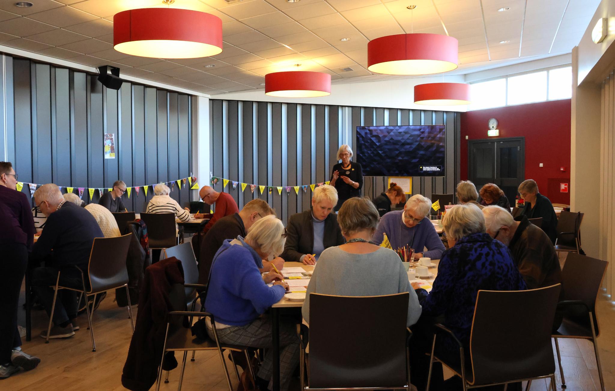 2025 WfR foto deel zaal schrijven